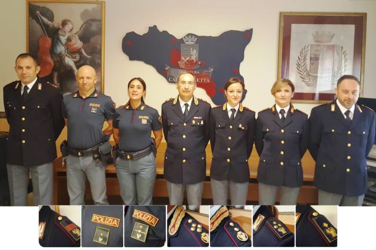 poliziotti e nuovi distintivi di qualifica
