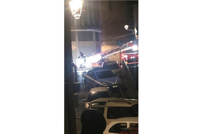 Abitazione in fiamme